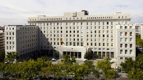 Telefónica se hace con 194 millones del megacontrato de telecomunicaciones de Defensa
