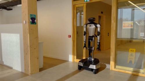 Mistral entra en la carrera de la robótica con una IA que guía robots usando una sola cámara
