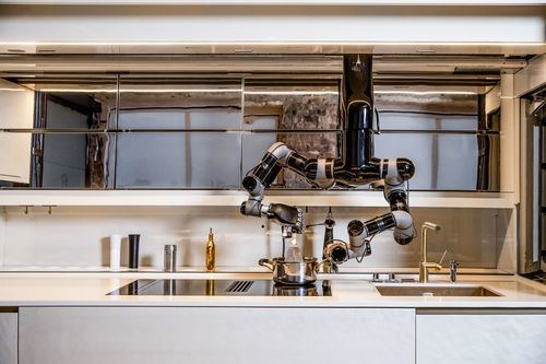 Moley Robotics lanza una cocina robótica con dos brazos que prepara comidas