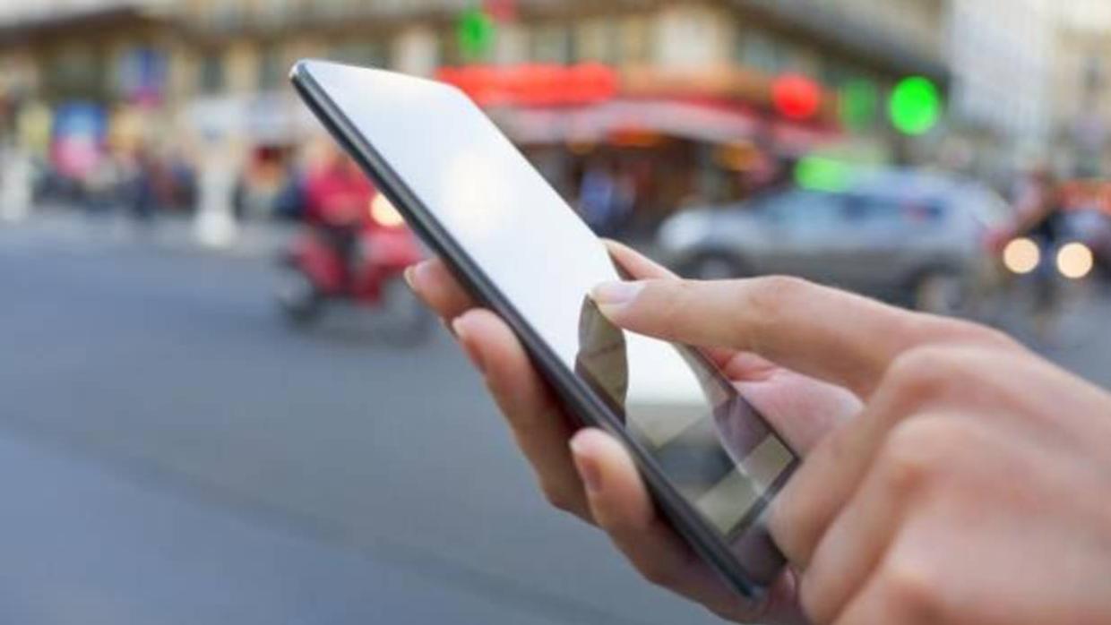 La CNMC propone rebajar los precios mayoristas del móvil más del 40%