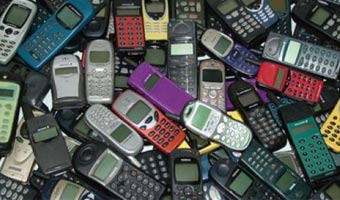 Los españoles reciclan solo uno de cada tres móviles