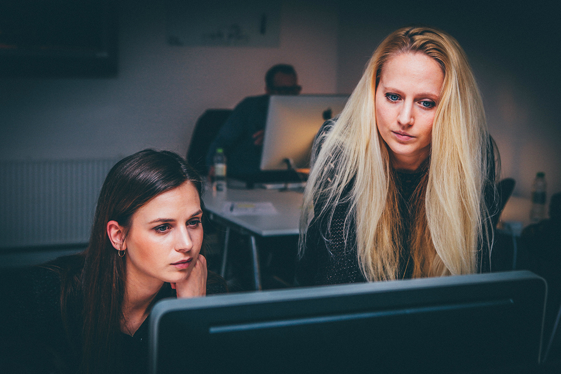 Las mujeres en los países menos desarrollados tienen un 26% menos de probabilidad de utilizar internet móvil que los hombres