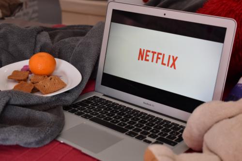 La suscripción con anuncios de Netflix verá la luz a principios de 2023