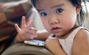 Por qué Taiwan prohibe a los niños usar dispositivos electrónicos