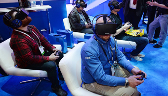 Zuckerberg compra Oculus Rift para “hacer posible experiencias imposibles”