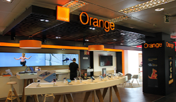 Orange abre su primer flagship en Callao