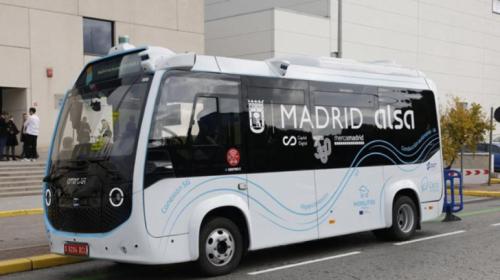 Orange impulsa el primer minibús eléctrico y autónomo conectado por 5G SA en Mercamadrid