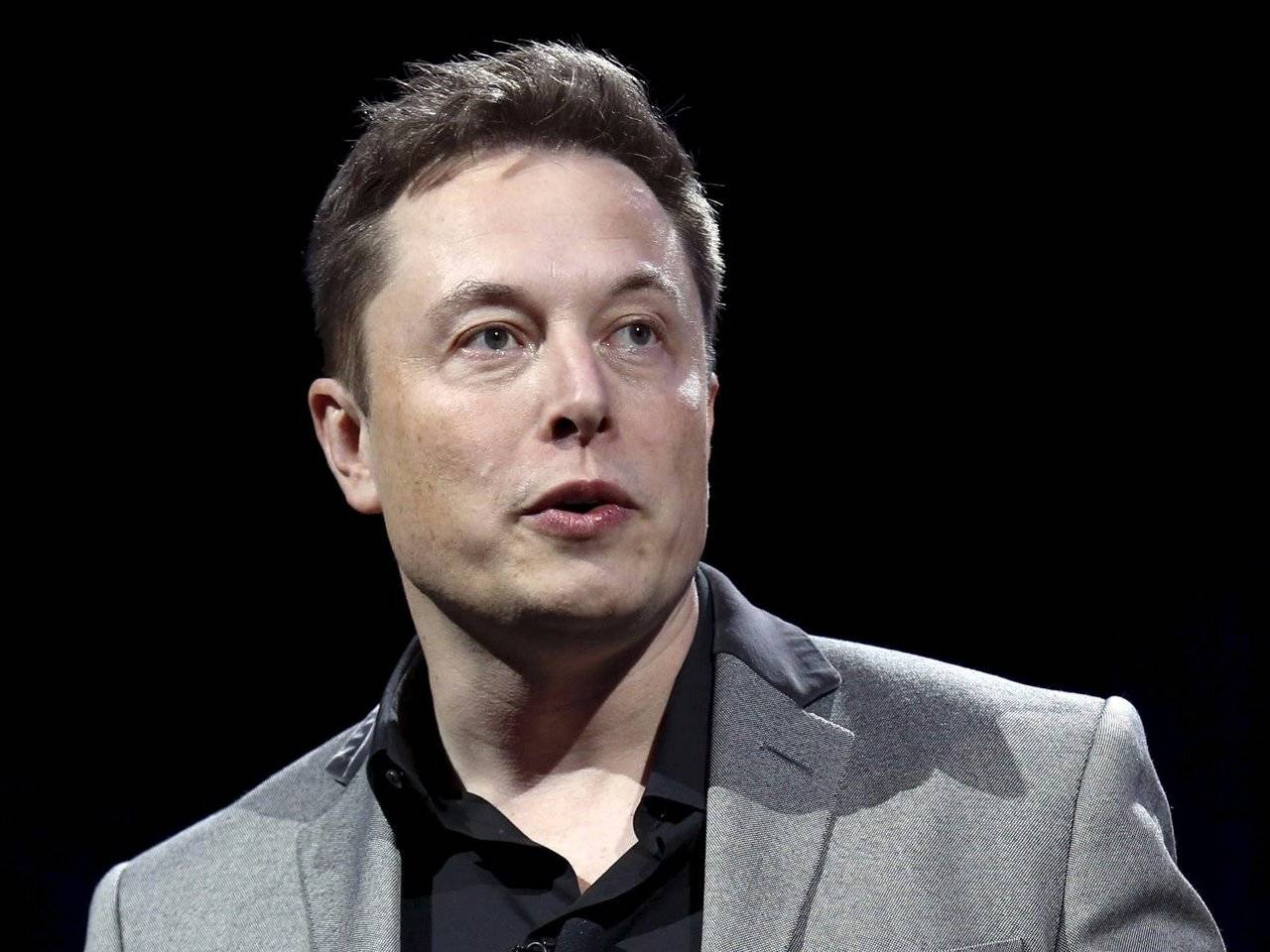 Elon Musk quiere vincular cerebros a ordenadores