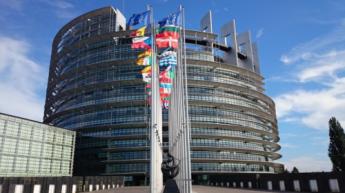 El Parlamento Europeo aprueba su propuesta sobre la Ley de Servicios Digitales para regular a los gigantes tecnológicos