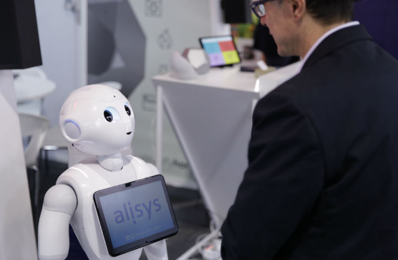 Llega al MWC19 el primer robot que identifica los datos del DNI