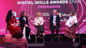 La Politécnica de Madrid recibe el premio de AMETIC por acercar la formación digital a los mayores del entorno rural