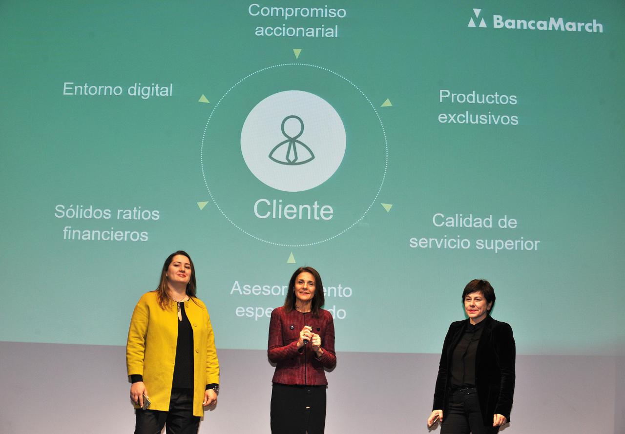 De izquierda a derecha: Andreea Niculcea, directora de Transformación Digital; Teresa Capella, directora de Tecnología de la Información; Carmen Torres, directora de Coordinación y Operaciones.