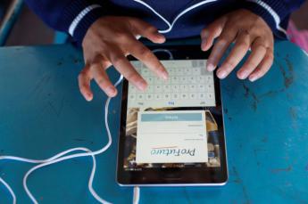 ProFuturo dona mil tablets para jóvenes en situación vulnerable