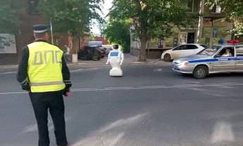 Promobot, suelto en las calles de Rusia.