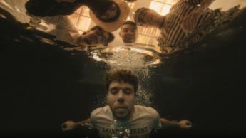 La IA se adentra en el videoclip de Quevedo: Así se hizo “Ni borracho”