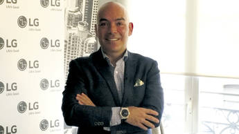 Kike Sarasola con el LG watch urban (foto: Pilar Bernat)