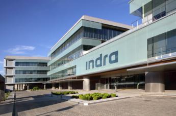 Indra reduce sus beneficios un 65,6%, pero mejora su cartera un 12% y su contratación un 8%