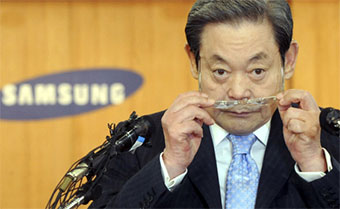 Hospitalizan al presidente de Samsung por problemas respiratorios y cardíacos