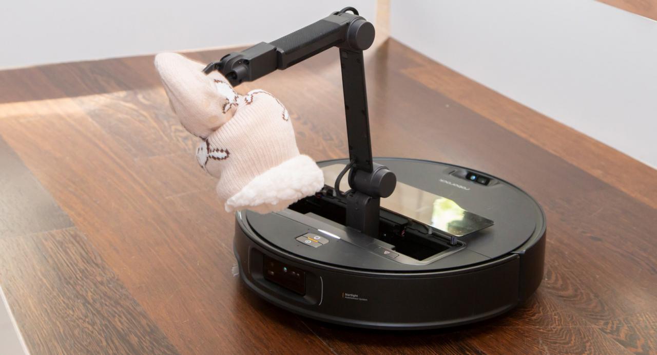 Llega a España el Roborock Saros Z70, un aspirador robótico con brazo plegable