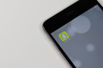 Snapchat presenta medidas de personalización y transparencia en su plataforma