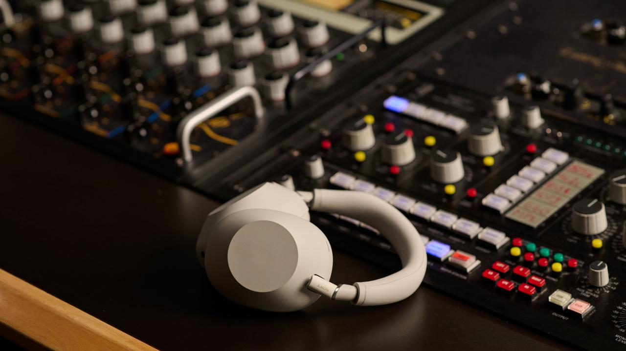 Así son los nuevos Sony WH-1000XM6, más cómodos, listos y potentes