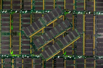 La IA impulsa un superciclo en chips de memoria con subidas de hasta el 100%