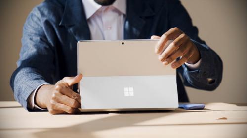 Microsoft renueva Surface para empresas con más IA local, seguridad integrada y nuevos formatos