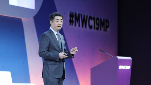 Ken Hu, vicepresidente de Huawei, durante un discurso pronunciado en el MWC Barcelona 2019 