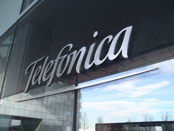 La CNMC multa a Telefónica por el traslado de 3 centrales