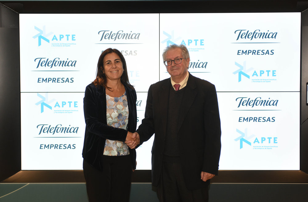 María Jesús Almazor, Consejera Delegada de Telefónica España y Felipe Romera, presidente de APTE
