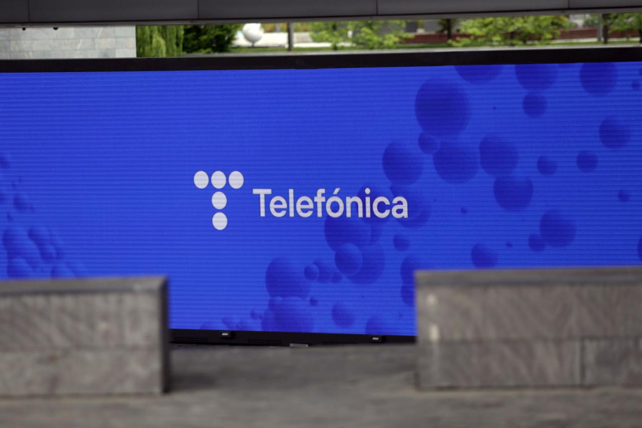 Telefónica cierra la venta del 60% de su filial de fibra en Chile a KKR