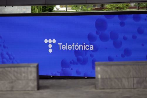 Telefónica cierra la venta del 60% de su filial de fibra en Chile a KKR