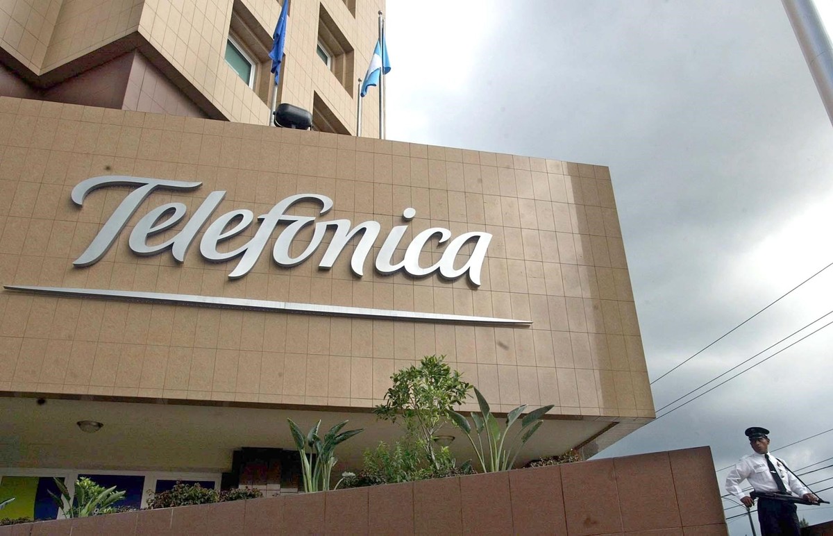 Telefónica prepara la venta de sus filiales en Guatemala y El Salvador