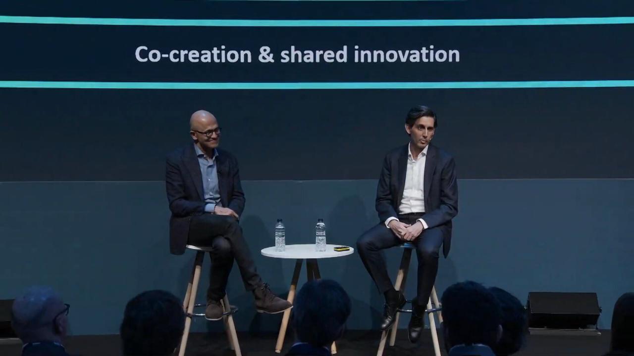 Satya Nadella y José María Álvarez-Pallete durante el anuncio del acuerdo estratégico en el pasado MWC 