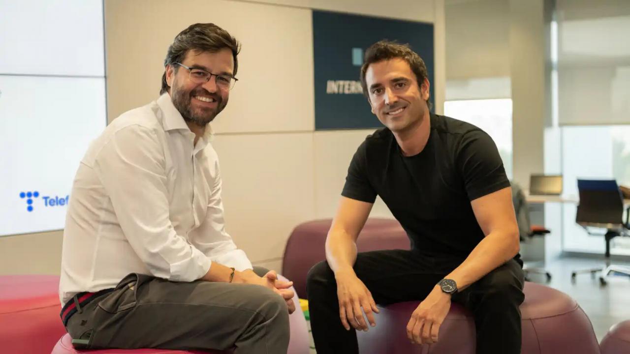  Gonzalo Martín-Villa, CEO de IOT y Big Data de Telefónica Tech, y Xabi Uribe-Etxebarria, fundador y CEO de Sherpa.ai
