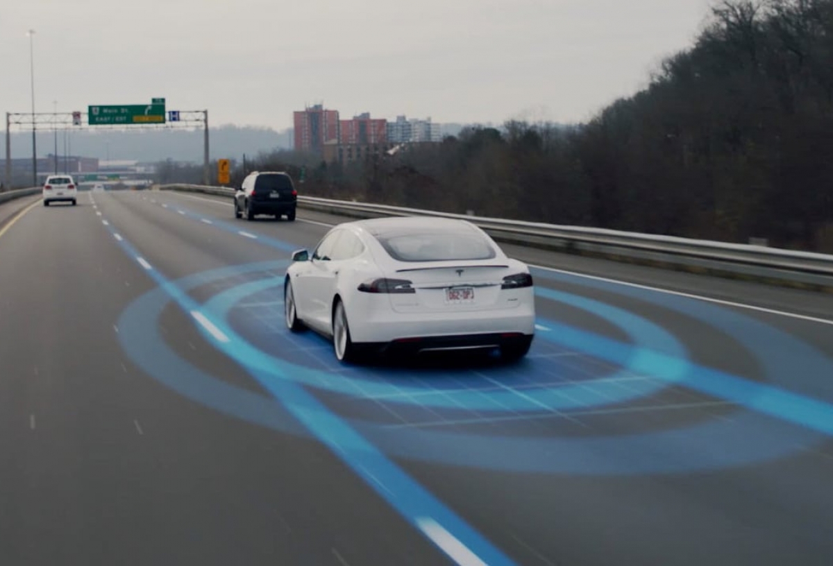 Tesla: los próximos vehículos serán totalmente autónomos