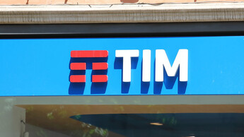 Bruselas acusa a KKR de ocultar información en la compra de la red mayorista de TIM