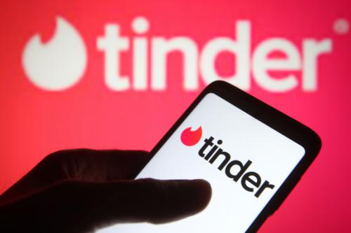 Tinder implanta la verificación de perfil por video