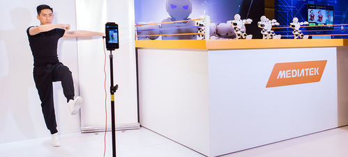 Demo: Así consigue el MediaTek Helio P90 seguir el movimiento su replica en un robot