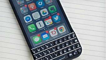 BlackBerry gana: un juzgado prohíbe la venta de la carcasa-teclado ´Typo´ para iPhone