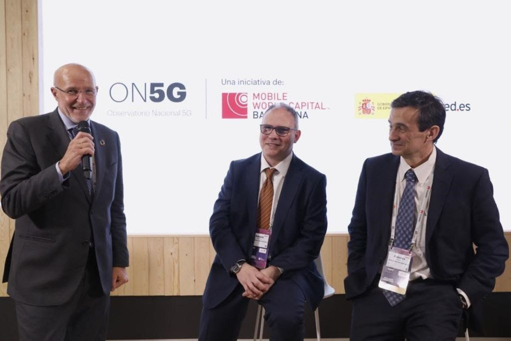 De izquierda a derecha: Carlos Grau,CEO de MWCapital, Eduardo Martín, CIO de MWCapital y Federico Ruiz, director del Observatorio Nacional de 5G