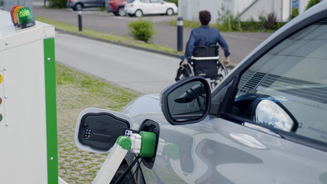 Ford está trabajando en una estación de carga robótica