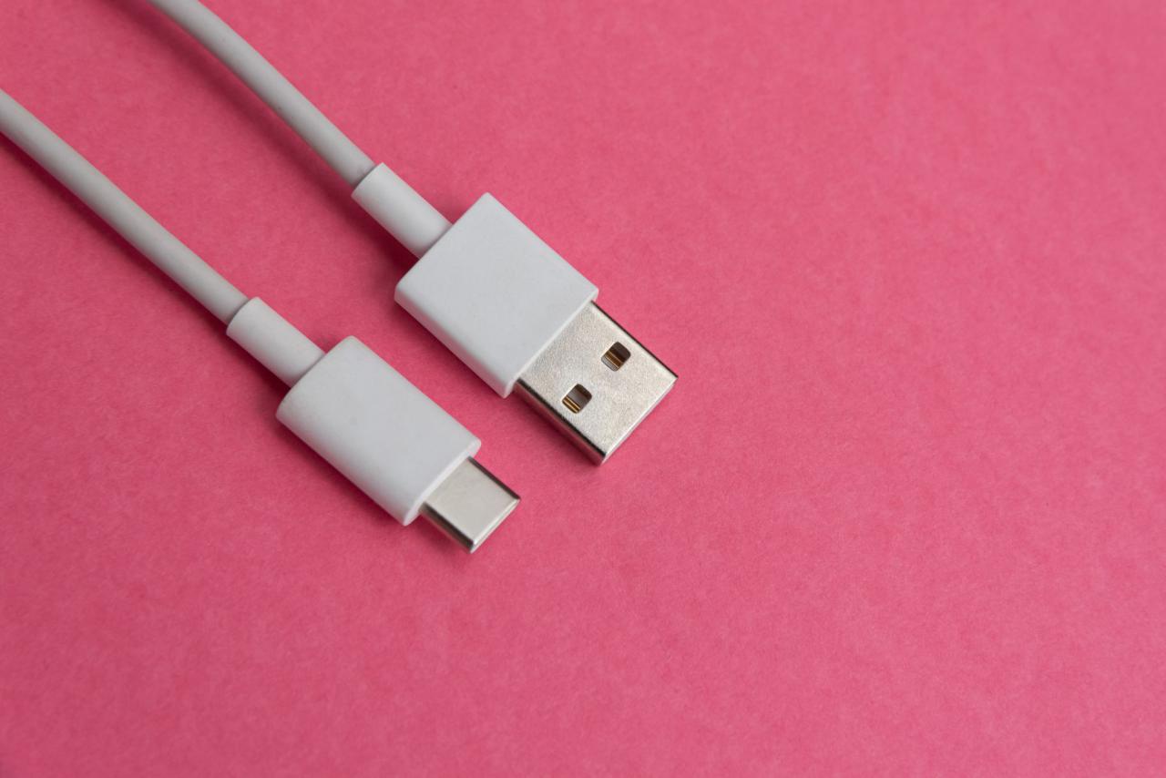 La Unión Europea establece diciembre de 2024 como fecha límite para que todos los smartphones nuevos utilicen un puerto de carga de USB-C