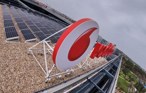 Vodafone se une a Repsol para crear una comunidad solar con las placas de su sede central