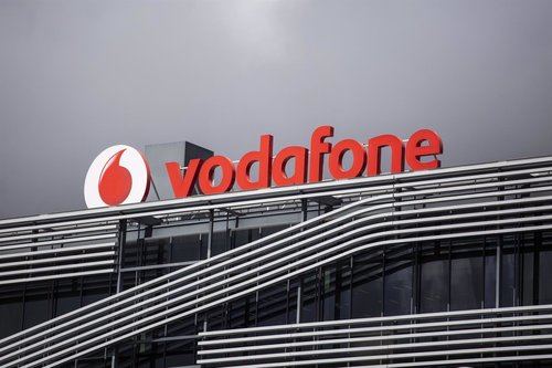 Vodafone estudia posibles fusiones de su filial en Italia y en España