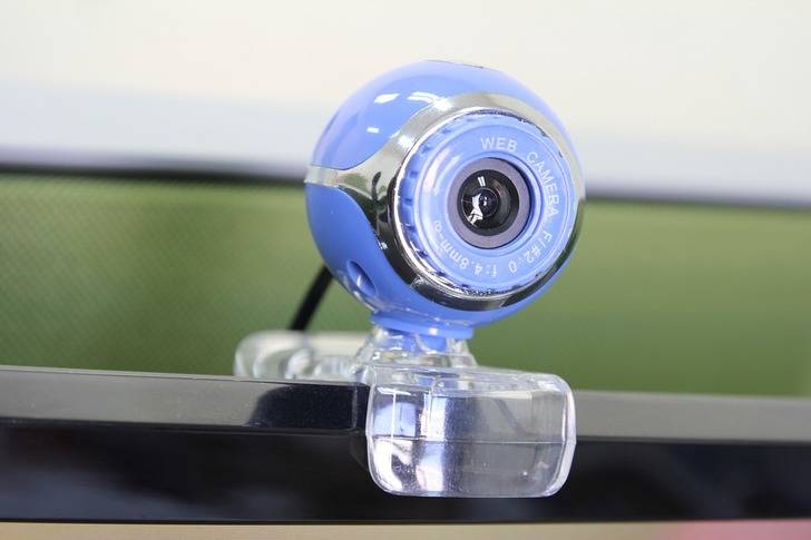 Debes tapar tu webcam: lo aconseja director del FBI