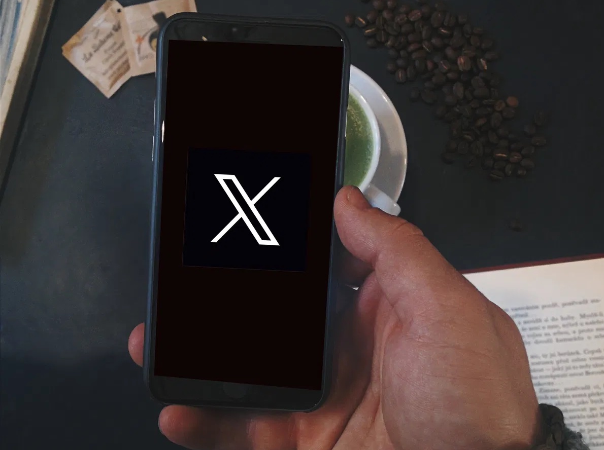X retira los hashtags de los anuncios y ajusta su coste según el tamaño en pantalla