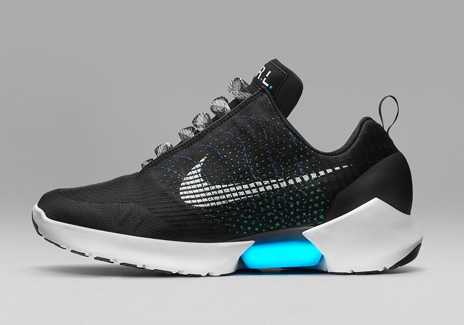 tobillo mientras tanto Lengua macarrónica Nike HyperAdapt 1.0, las zapatillas inteligentes que se atan solas |  Zonamovilidad.es