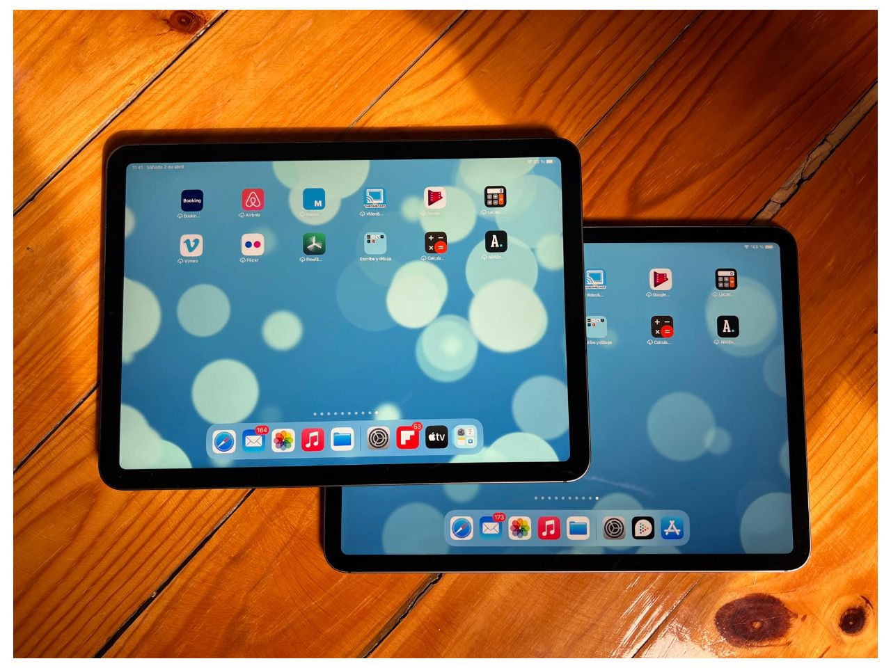 Vistos de frente es difícil diferenciar el iPad Air del Pro.