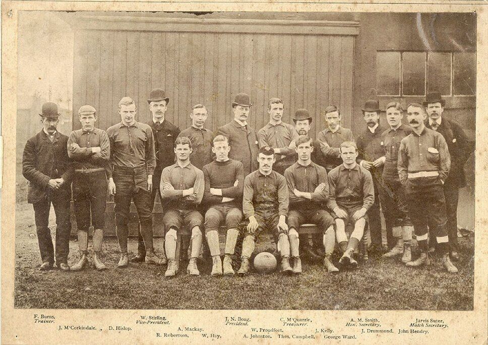 Partick Thistle F.C en 1888 con espinilleras